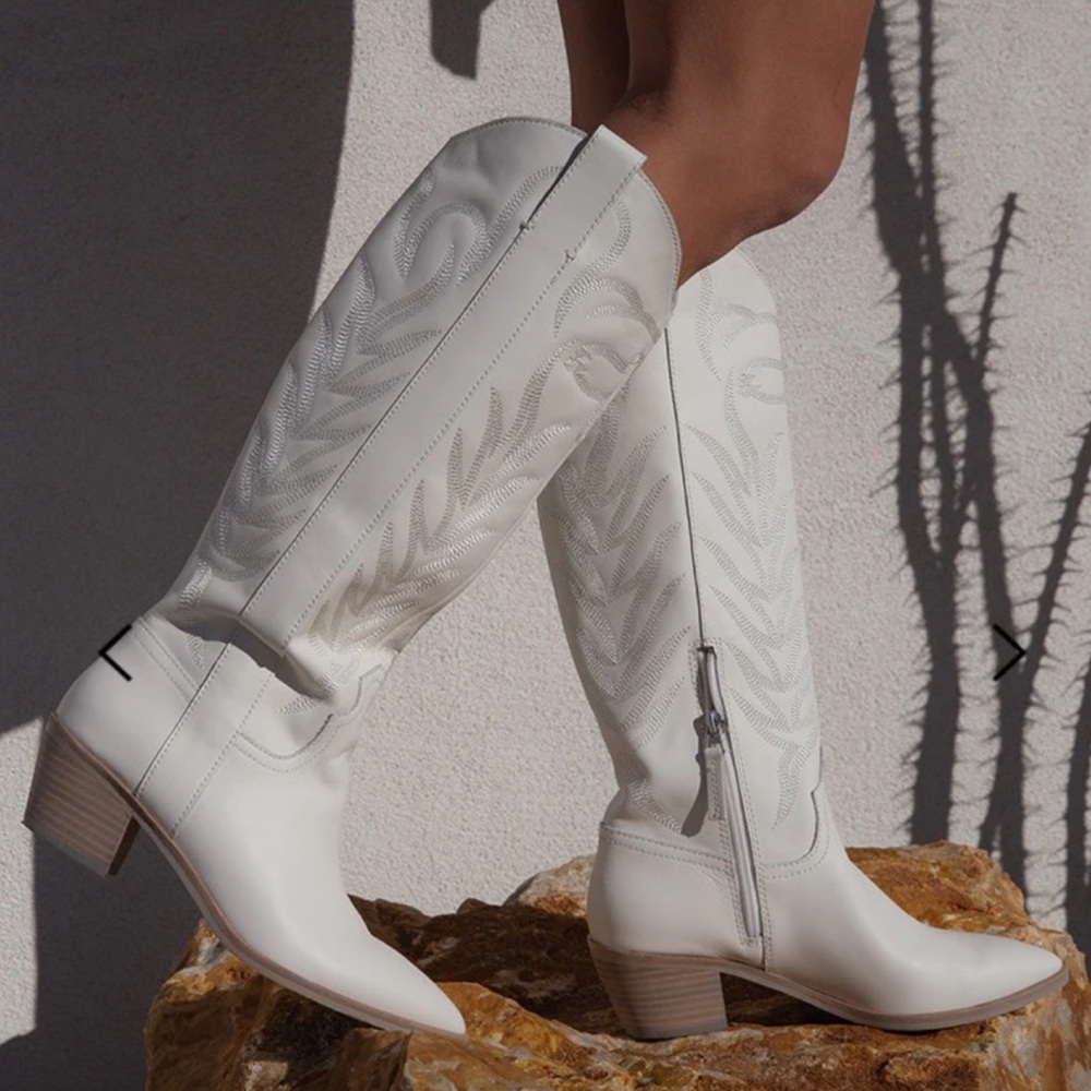 DOLCE VITA SOLEI LEATHER BOOTS!